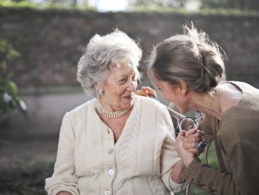 aide-personne-âgée